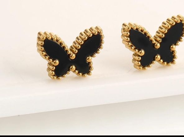 4 leaf panded + 4 pair ear studs in gold plate