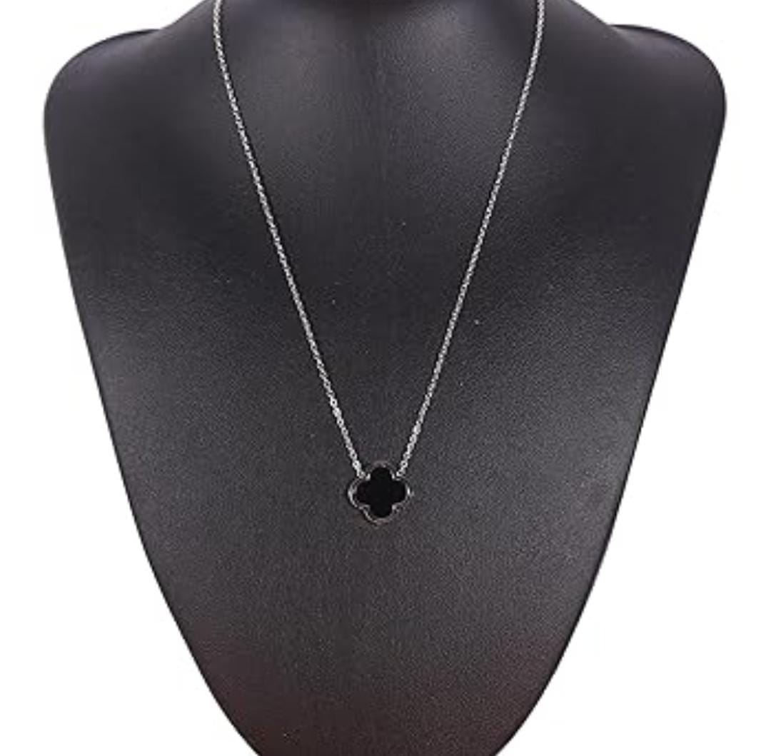 Four leaf panded Necklace with 4 pair earrings in silver